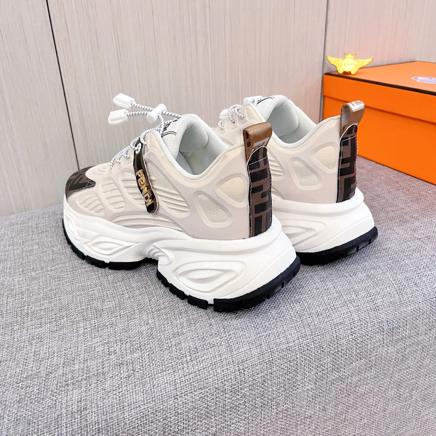 Men's shoes💰 460💰[LV]🔥Louis Vuitton, high-end men's shoes brand, official website 1:1 latest masterpiece: the upper is made of Italian imported first-layer cowhide with a comfortable and breathable lining➕original non-slip and wear-resistant outsole🔥, making walking more convenient and comfortable! An exclusive new model, a stunning work, a beautiful 1:1 replica [color] compared to the official quality! Create a fashionable personality to set off your uniqueness! A must-have for trendy men! Classic 🔥 Size: 38-44 Color: 🔥 2 colors available 🔥.